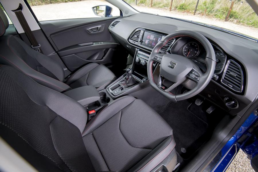 Интерьер Seat Leon FR (5F) 2017 года  (UK) (фото 18 из 42)